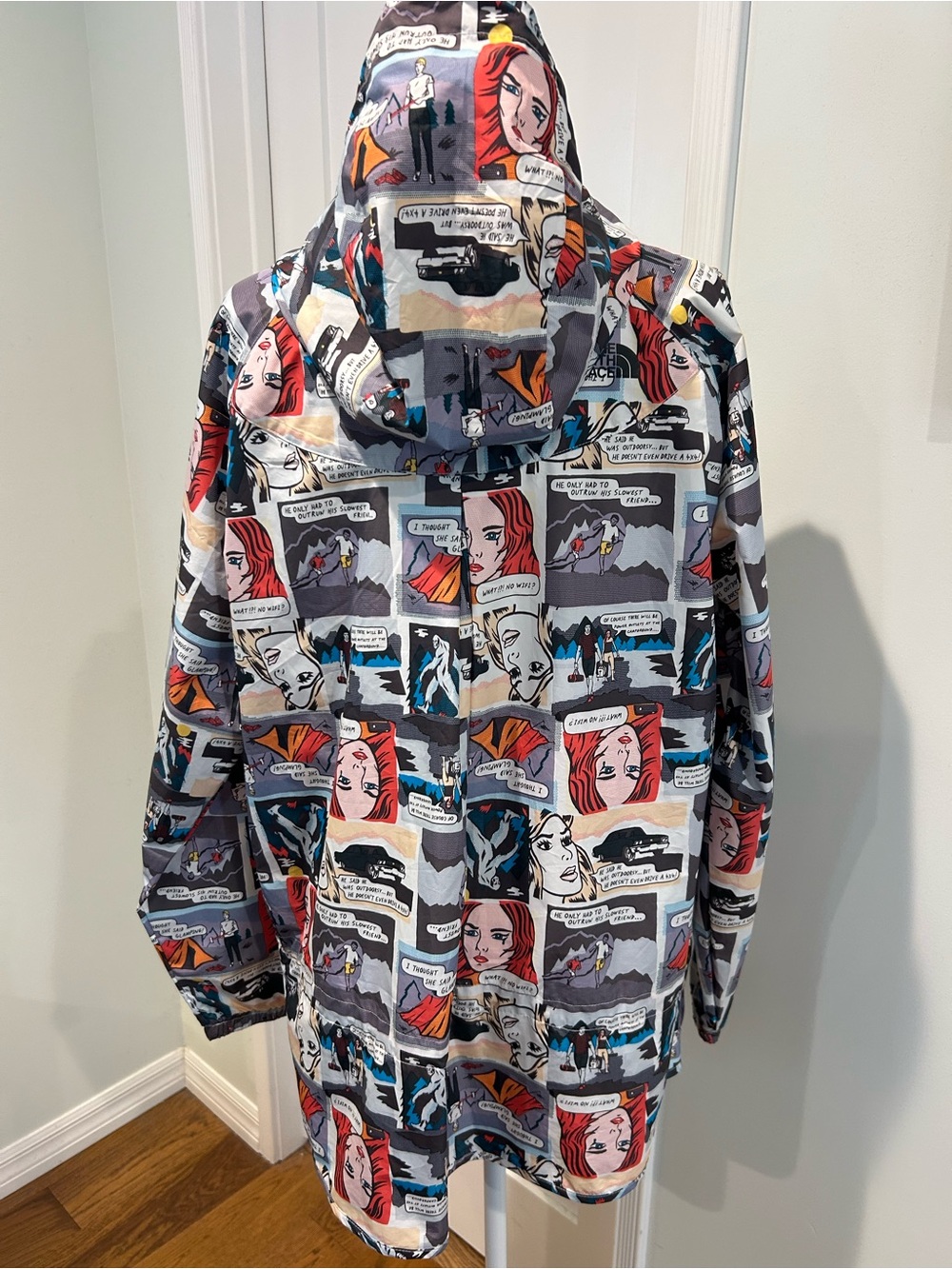 The North Face Women's Flyweight Windbreaker - Picture 3 of 12